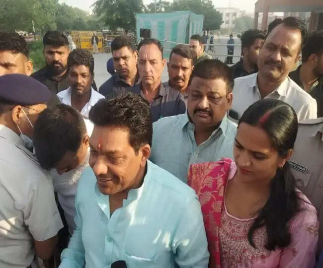 गोबिंद कांडा को 6708 वोटों से हरा कर अभय चौटाला ने जीता ऐलानाबाद का रण
