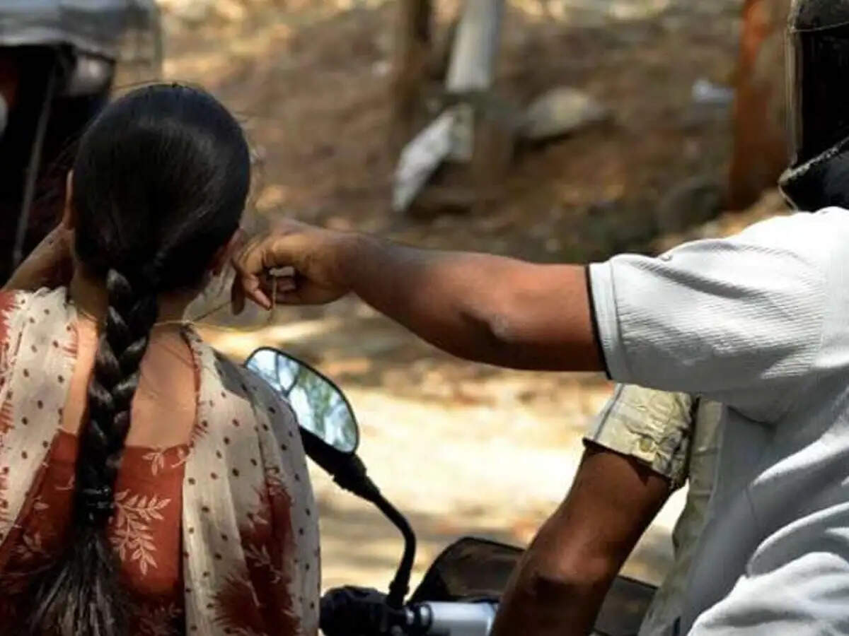 पानीपत:- घर के आसपास भी सुरक्षित नहीं है महिलाएं, गले से सोने की चेन छीनकर 2 स्नेचर फरार