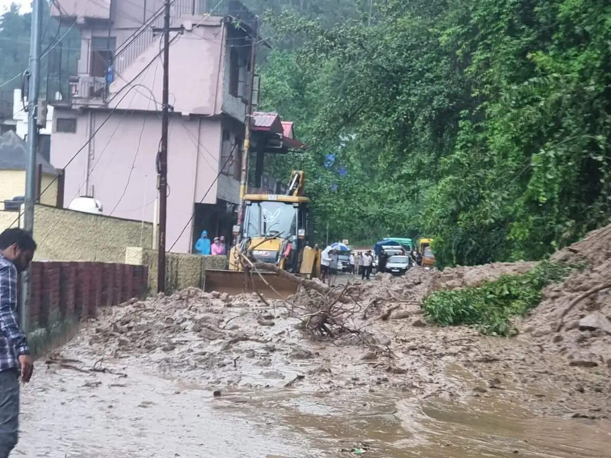 हिमाचल की मंडी में फटा बादल, मची भारी तबाही