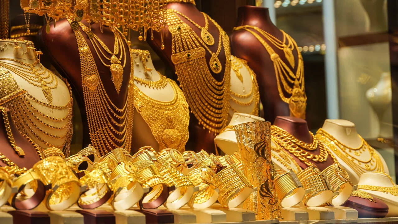 Gold खरीदने वालों को झटका, बढ़ गए दाम