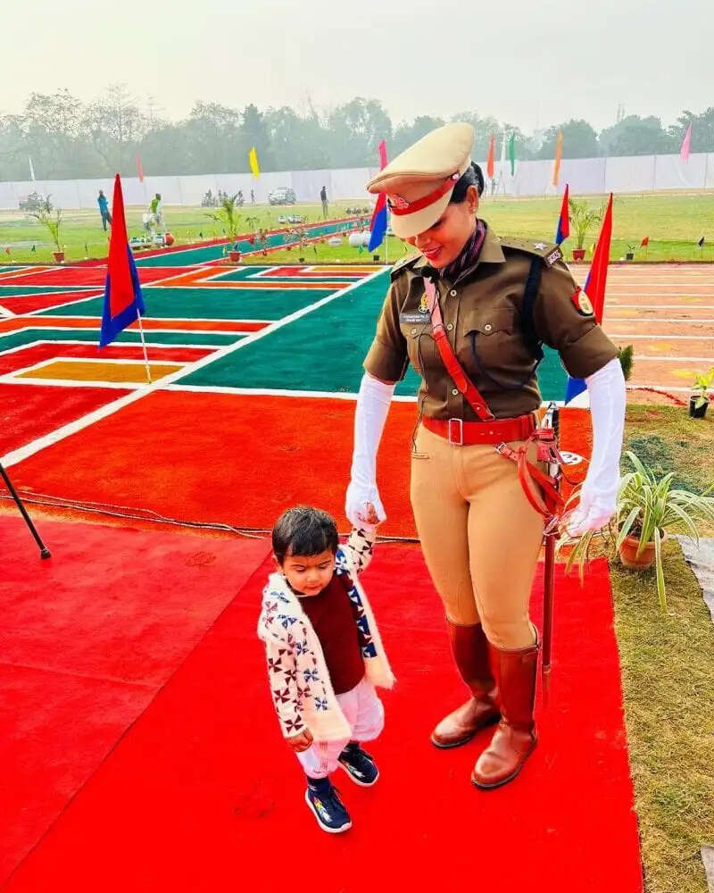 बेटियों को पढ़ा कर कौनसा कलक्‍टर-एसपी बना दोगे? बेटी ने IAS बन किया लोगों को मुंह बंद