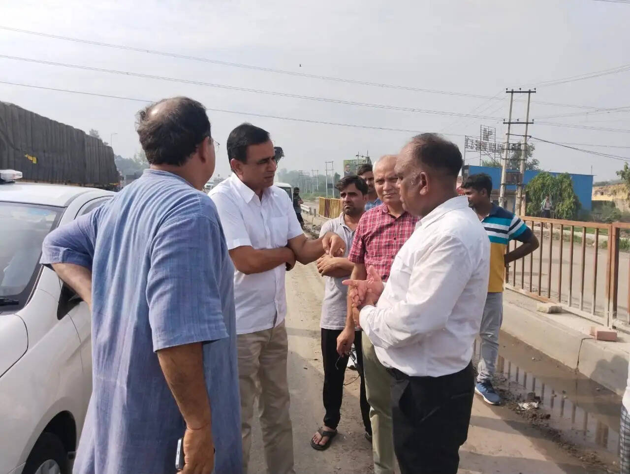 DC ने लताड़ा जीटी रोड पर काम कर रही कंपनी के अधिकारियो को, कहा- एनएचएआई अफसरो के खिलाफ दर्ज करो शिकायत