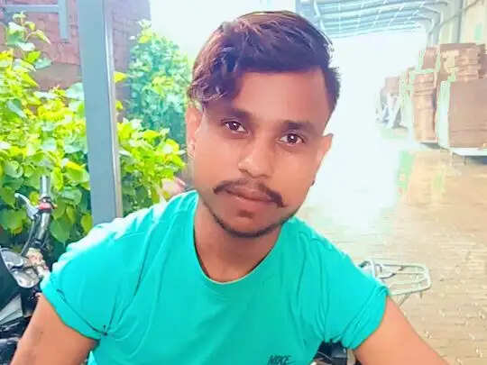 पानीपत मे युवक बंद कमरे मे था अकेला, गेट खटखटाया तो नही आई आवाज, जिसके बाद बुलानी पड़ी पुलिस
