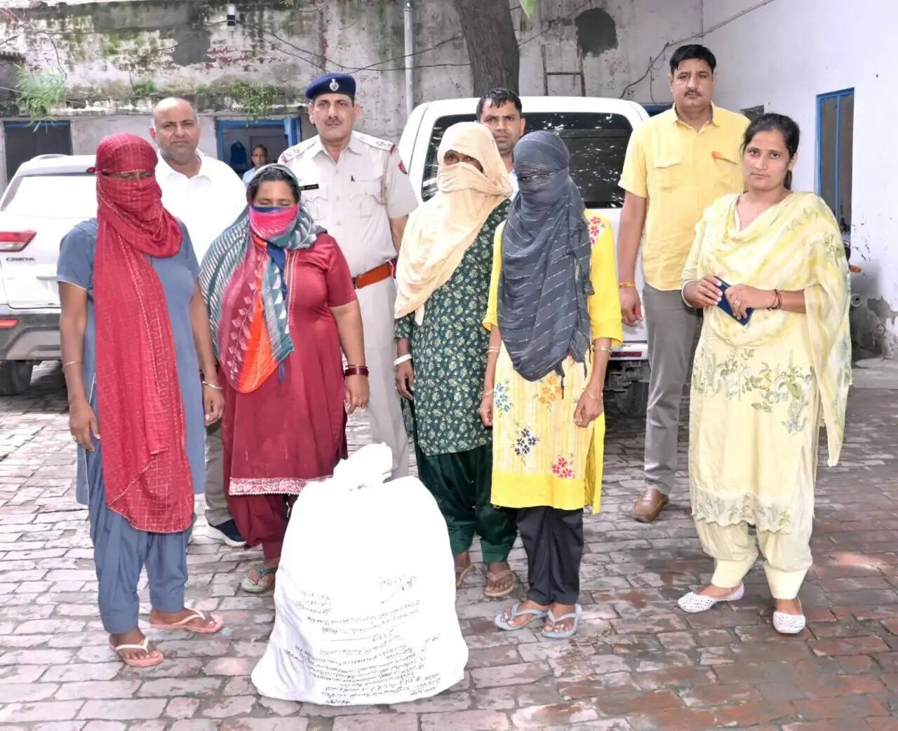 PANIPAT:- चार महिला नशा तस्कर गिरफ्तार; 27 किलो गांजा बरामद