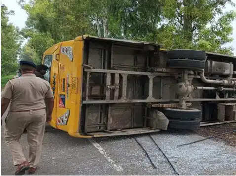 HARYANA में छात्रों से भरी BUS पलटी, बस में सवार थे 40 बच्चे