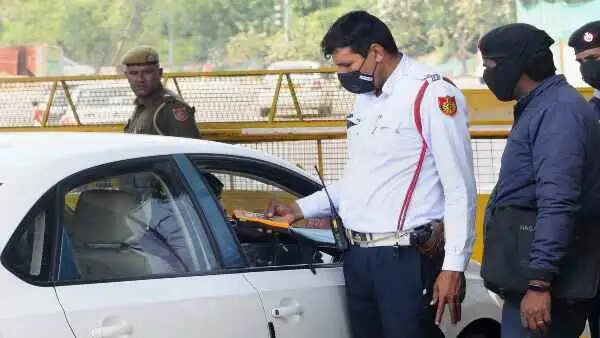 बड़ी राहत- अब 15 साल से ज्यादा पुरानी कार चलाने पर नही होगा चालान लेकिन...