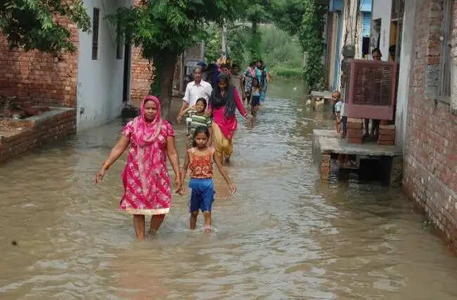 HARYANA:- बाढ़ के कारण गृहमंत्री अनिल विज के घर घुसा पानी