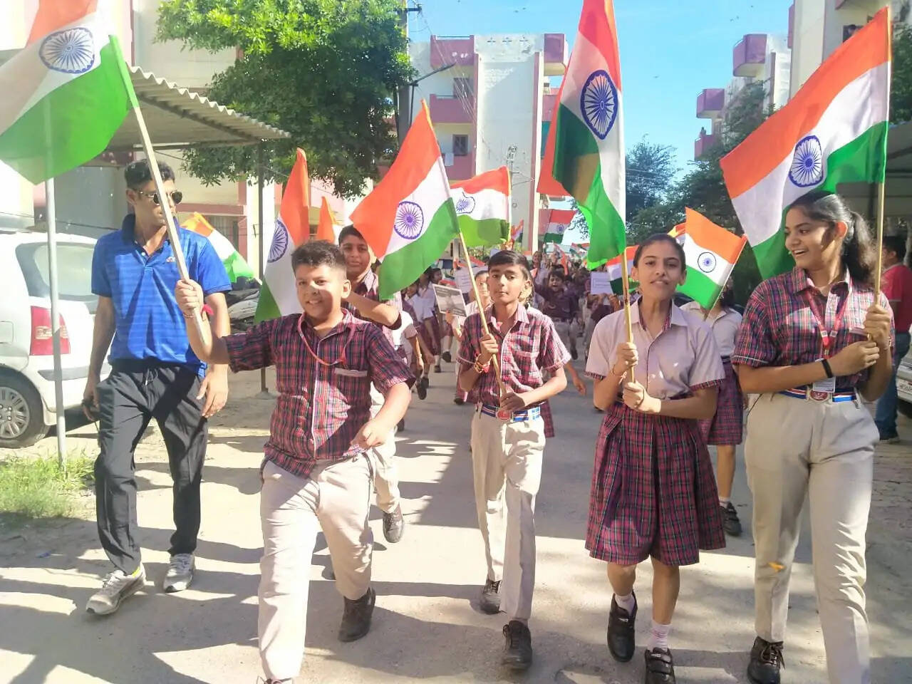 'HAR GHAR TIRANGA' मुहिम को साकार करने के लिए DAV पुलिस पब्लिक स्कूल के विद्यार्थियों ने निकाली रैली