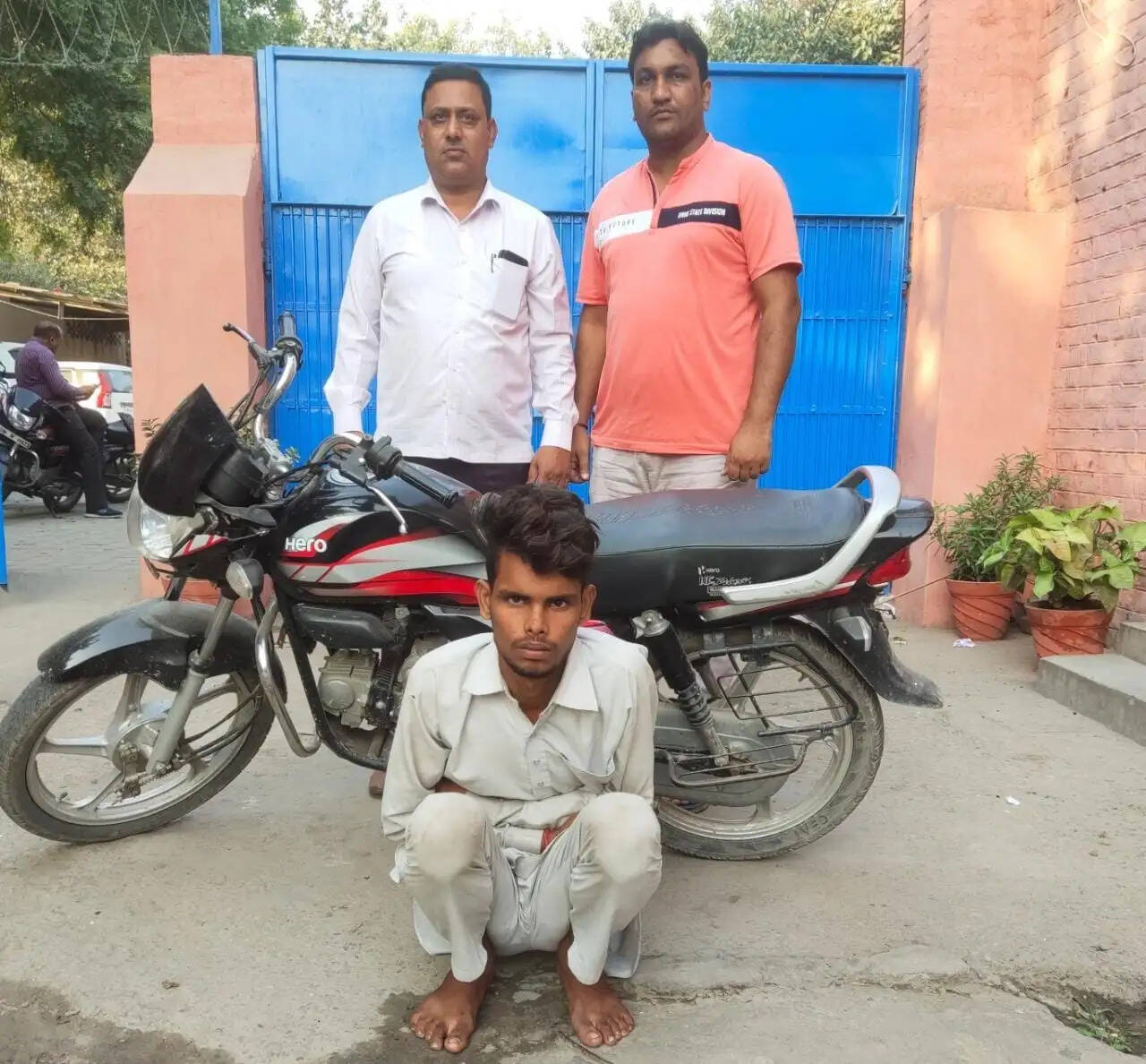 BIKE चोरी करने वाला आरोपी काबू, चोरी की BIKE भी बरामद