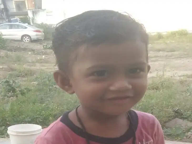 PANIPAT:- घर के बाहर भाई के साथ खेल रही थी 3 साल की मासूम, पीछे से आई तेज रफ्तार कार