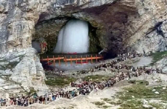 भारी बारिश के कारण अमरनाथ यात्रा एक दिन के लिए स्थागित