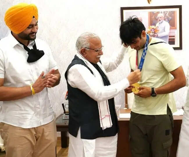 नीरज चोपड़ा पहली बार मिले CM मनोहर लाल से, बड़ी जिम्मेंदारी का दिया आफर