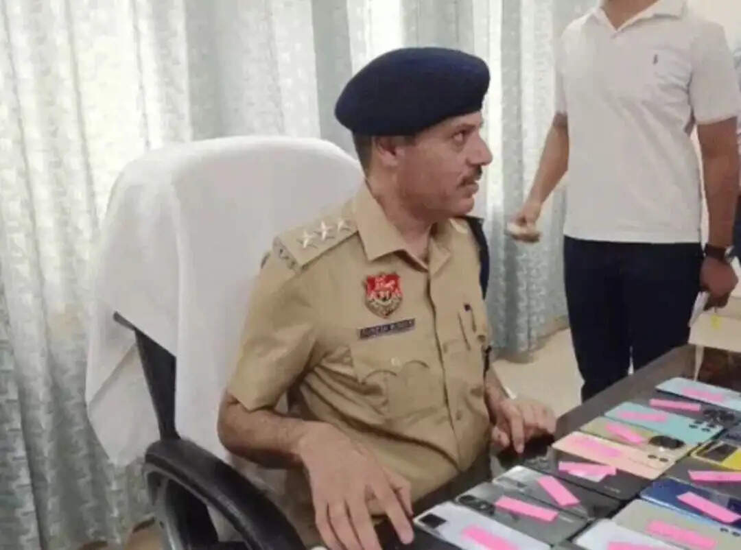 पानीपत पुलिस की बड़ी कामयाबी: स्टूडेंट समेत 50 लोगों को लौटाए गुम हुए मोबाइल