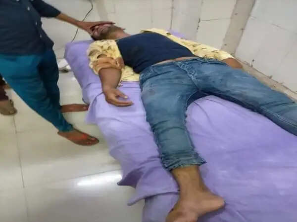 ट्रक ने पहले बाइक को मारी टक्‍कर, फिर मां की गोद से छिटककर गिरी मासूम को कुचल दिया, मां की भी मौत