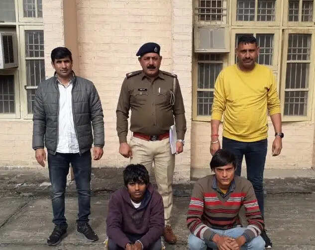 हथियार रखने का शौक पूरा करने के लिए रखी पिस्तौल, अब हुआ गिरफ्तार, असला तस्कर को भी किया गिरफ्तार