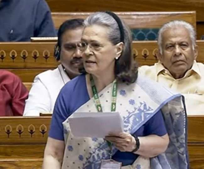 &nbsp;स्मृति ईरानी ने सोनिया का जताया आभार, बोलीं- ये कांग्रेस की नहीं, मोदी की गारंटी है