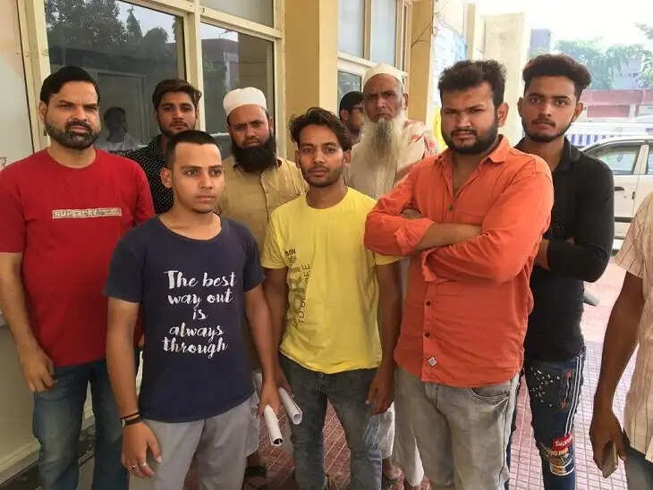 धार्मिक टोपी पहनने को लेकर दबंगों ने एक युवक की कर दी पिटाई, परिजनों को भी पीटा