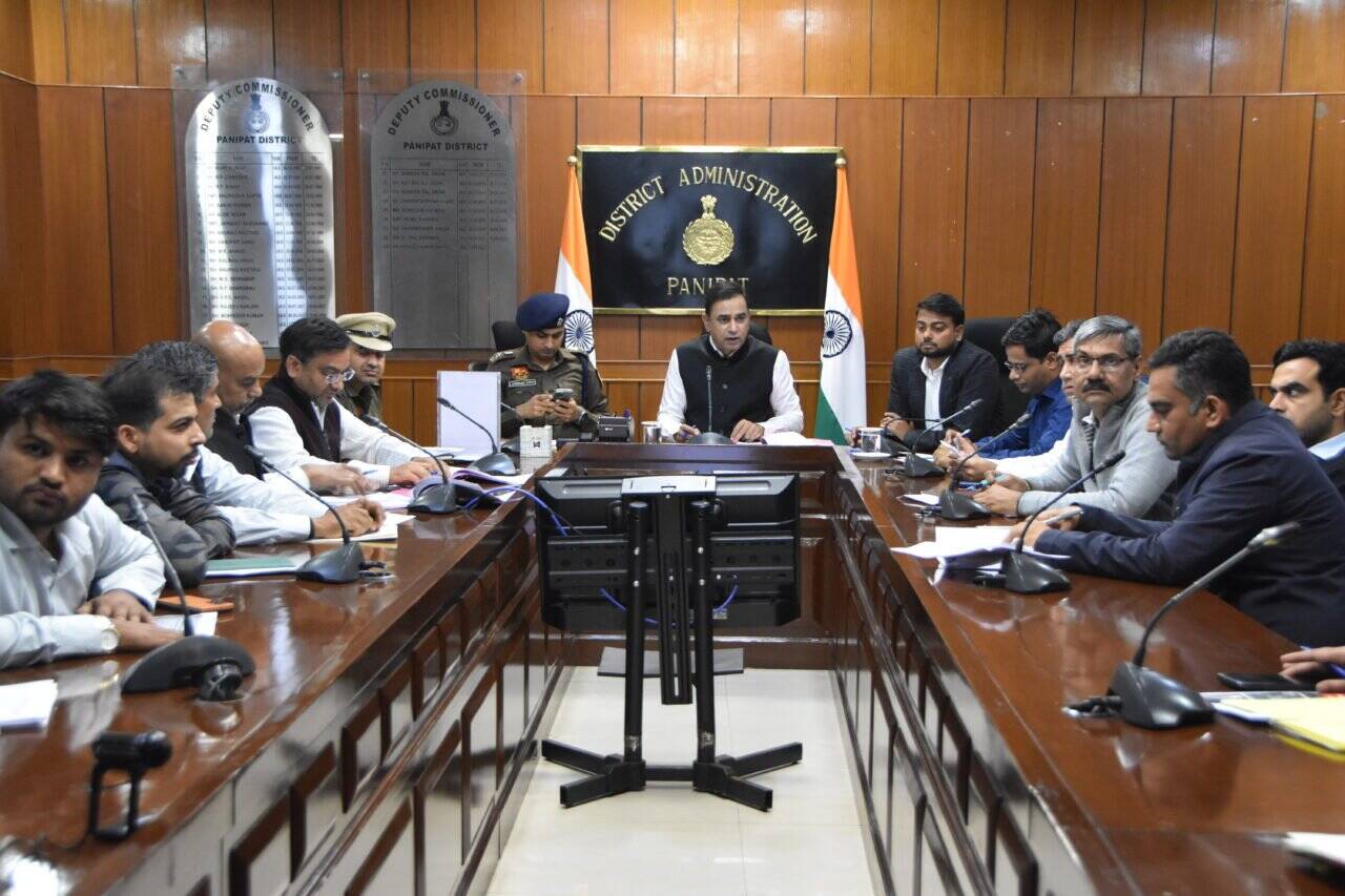 PANIPAT:- स्कूल वाहन संचालकों और&nbsp;लंबे ट्रक चालकों पर प्रशासन सख्त, अनियमिता पाई जाने पर अब होगी FIR दर्ज, DC ने दिए आदेश&nbsp;