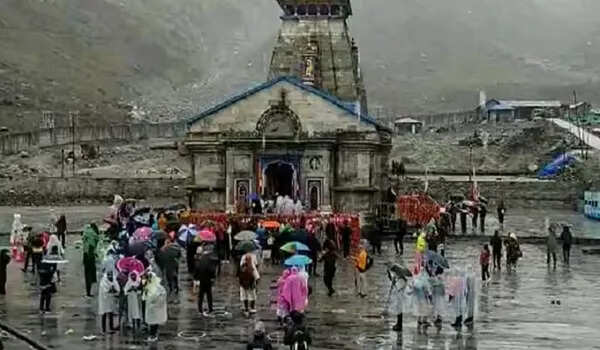 पडाड़ों में लगातार बारिश होने के कारण इतने दिन के लिए रोकी गई केदारनाश यात्रा